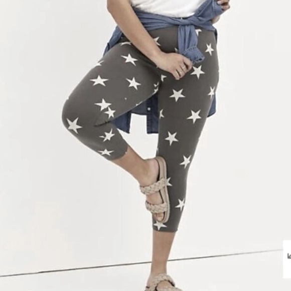 torrid Pants - TORRID GRAY WITH WHITE ✨STARS✨CROPPED LEGGINGS size 0 NWT